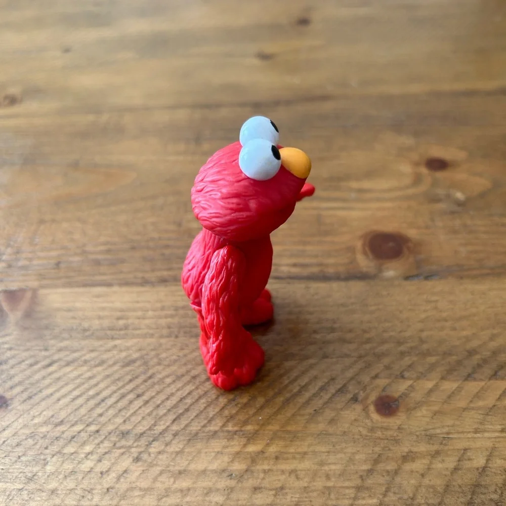 Applause Elmo figurine as is can be used as a cake topper